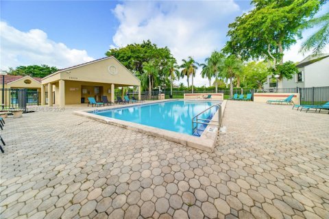 Condominio en venta en Miami, Florida, 3 dormitorios, 102.94 m2 № 2066856 - foto 18