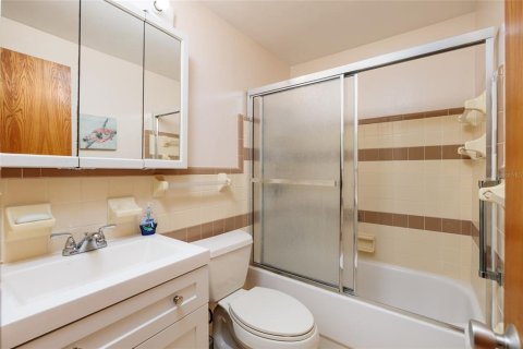 Condominio en venta en Kenneth City, Florida, 2 dormitorios, 81.29 m2 № 2232161 - foto 21