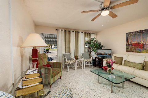 Condominio en venta en Kenneth City, Florida, 2 dormitorios, 81.29 m2 № 2232161 - foto 6