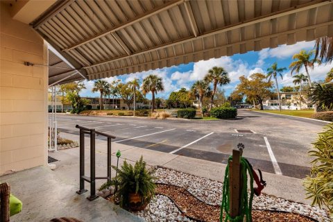 Condominio en venta en Kenneth City, Florida, 2 dormitorios, 81.29 m2 № 2232161 - foto 3