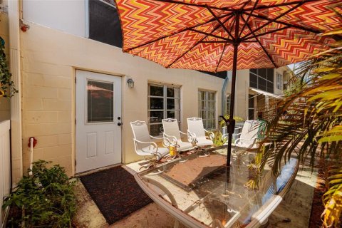 Condominio en venta en Kenneth City, Florida, 2 dormitorios, 81.29 m2 № 2232161 - foto 26