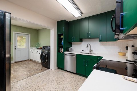 Condominio en venta en Kenneth City, Florida, 2 dormitorios, 81.29 m2 № 2232161 - foto 12