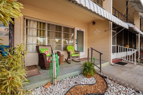 Condominio en venta en Kenneth City, Florida, 2 dormitorios, 81.29 m2 № 2232161 - foto 4