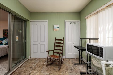 Condominio en venta en Kenneth City, Florida, 2 dormitorios, 81.29 m2 № 2232161 - foto 18