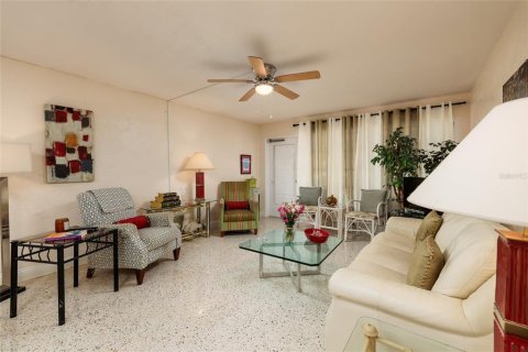 Condominio en venta en Kenneth City, Florida, 2 dormitorios, 81.29 m2 № 2232161 - foto 7