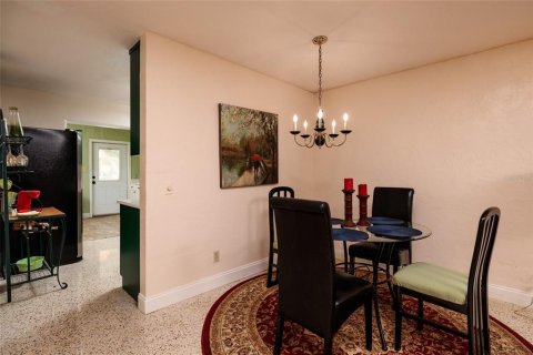 Condominio en venta en Kenneth City, Florida, 2 dormitorios, 81.29 m2 № 2232161 - foto 10