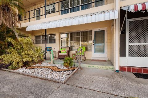 Condominio en Kenneth City, Florida, 2 dormitorios № 2232161