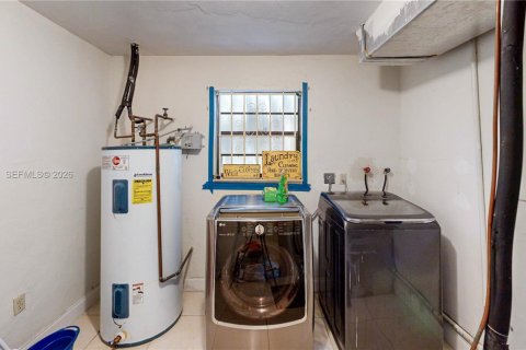 Villa ou maison à vendre à Miami, Floride: 7 chambres, 487.83 m2 № 2004560 - photo 29