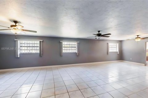 Villa ou maison à vendre à Miami, Floride: 7 chambres, 487.83 m2 № 2004560 - photo 23