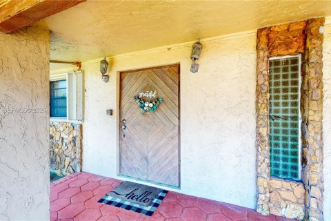 Villa ou maison à vendre à Miami, Floride: 7 chambres, 487.83 m2 № 2004560 - photo 7