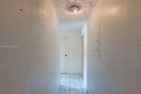 Villa ou maison à vendre à Miami, Floride: 7 chambres, 487.83 m2 № 2004560 - photo 11