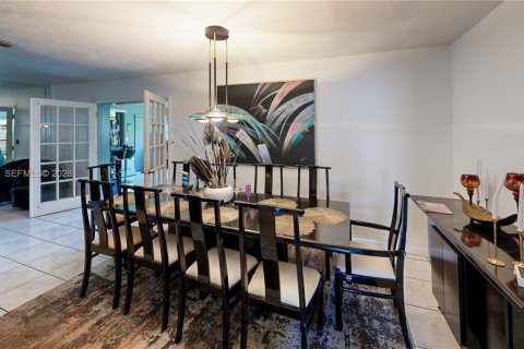 Villa ou maison à vendre à Miami, Floride: 7 chambres, 487.83 m2 № 2004560 - photo 15