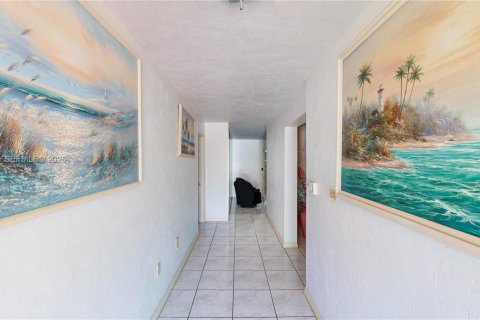 Villa ou maison à vendre à Miami, Floride: 7 chambres, 487.83 m2 № 2004560 - photo 8