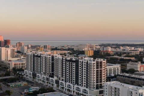 Apartment in Saint Petersburg, Florida 2 bedrooms, 114.36 sq.m. № 2225854
