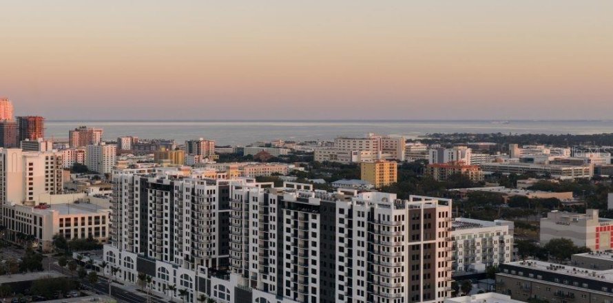 Apartment in Saint Petersburg, Florida 2 bedrooms, 114.36 sq.m. № 2225854
