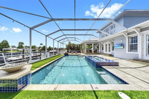 House in Apollo Beach, Florida 4 bedrooms, 273.88 sq.m. № 1909276 - photo 15