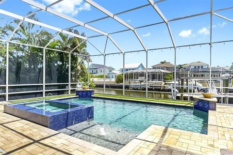 House in Apollo Beach, Florida 4 bedrooms, 273.88 sq.m. № 1909276 - photo 10