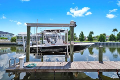 House in Apollo Beach, Florida 4 bedrooms, 273.88 sq.m. № 1909276 - photo 7