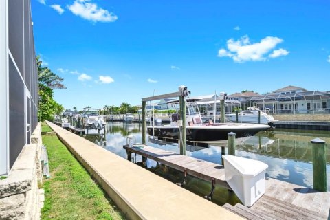 House in Apollo Beach, Florida 4 bedrooms, 273.88 sq.m. № 1909276 - photo 5