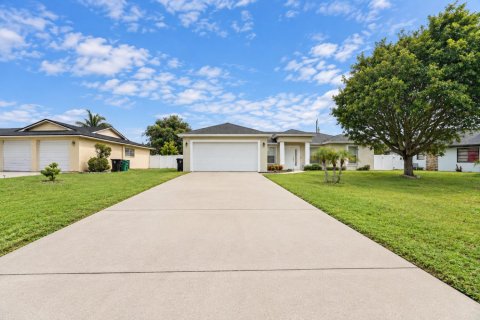 Villa ou maison à vendre à Port St. Lucie, Floride: 3 chambres, 140.28 m2 № 2399733 - photo 3