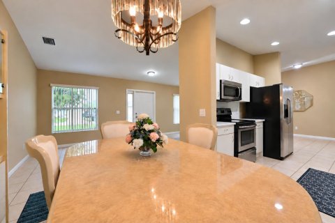 Villa ou maison à vendre à Port St. Lucie, Floride: 3 chambres, 140.28 m2 № 2399733 - photo 8