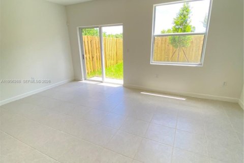 Touwnhouse à louer à Homestead, Floride: 3 chambres, 143.53 m2 № 2011921 - photo 6