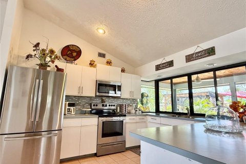 House in Saint Lucie, Florida 3 bedrooms, 164.62 sq.m. № 1783289 - photo 3