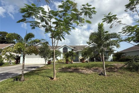 House in Saint Lucie, Florida 3 bedrooms, 164.62 sq.m. № 1783289 - photo 2