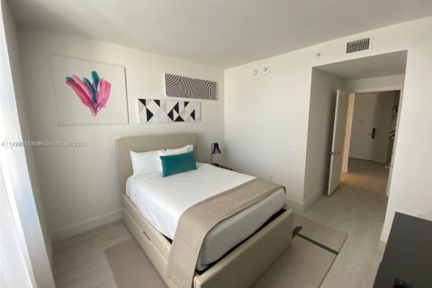 Condo in Hollywood, Florida, 2 bedrooms  № 1932373 - photo 14