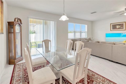 House in Riverview, Florida 5 bedrooms, 307.32 sq.m. № 1841519 - photo 17