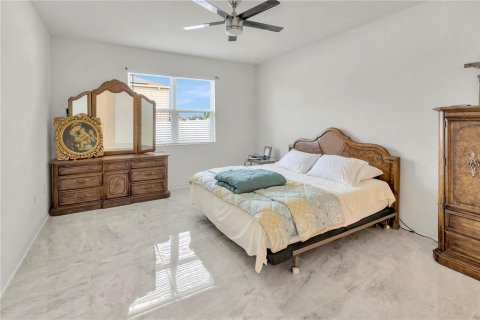 House in Riverview, Florida 5 bedrooms, 307.32 sq.m. № 1841519 - photo 22