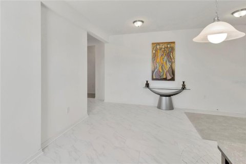 House in Riverview, Florida 5 bedrooms, 307.32 sq.m. № 1841519 - photo 7