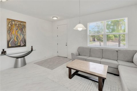 House in Riverview, Florida 5 bedrooms, 307.32 sq.m. № 1841519 - photo 3