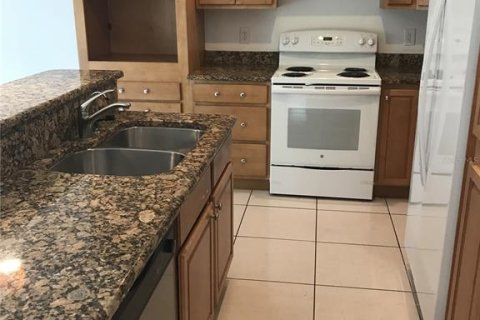 Casa en alquiler en Brandon, Florida, 4 dormitorios, 221.48 m2 № 2099916 - foto 5