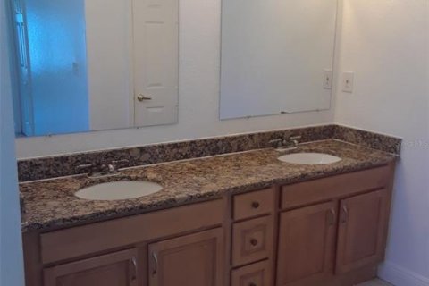 Casa en alquiler en Brandon, Florida, 4 dormitorios, 221.48 m2 № 2099916 - foto 8