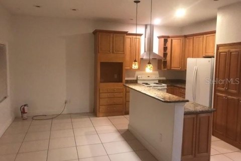 Casa en alquiler en Brandon, Florida, 4 dormitorios, 221.48 m2 № 2099916 - foto 4