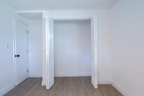 Casa en venta en Tampa, Florida, 2 dormitorios, 84.36 m2 № 1807362 - foto 18