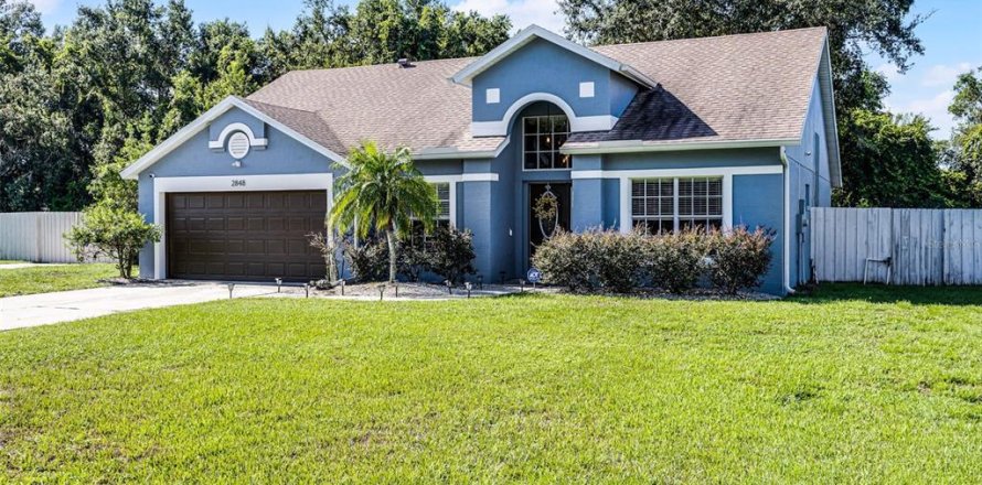 House in Eustis, Florida 3 bedrooms, 166.95 sq.m. № 1886257