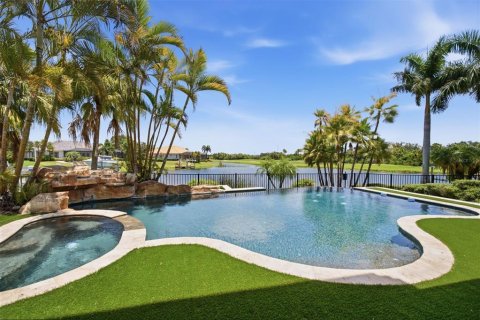 House in Bradenton, Florida 6 bedrooms, 513.75 sq.m. № 2136727