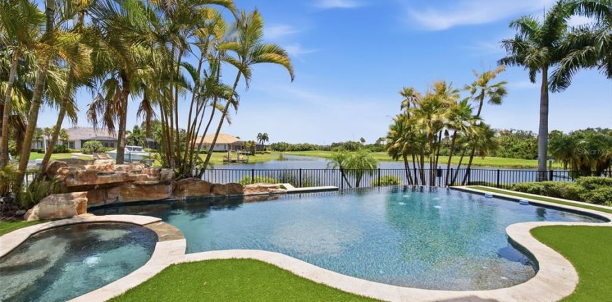 House in Bradenton, Florida 6 bedrooms, 513.75 sq.m. № 2136727