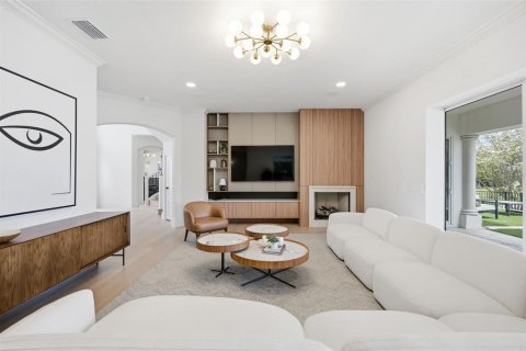 House in Bradenton, Florida 6 bedrooms, 513.75 sq.m. № 2136727 - photo 5