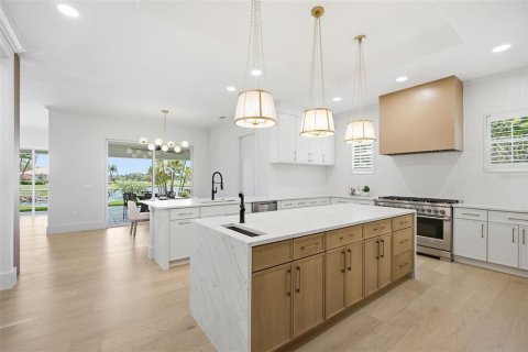 House in Bradenton, Florida 6 bedrooms, 513.75 sq.m. № 2136727 - photo 13