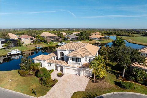House in Bradenton, Florida 6 bedrooms, 513.75 sq.m. № 2136727 - photo 2