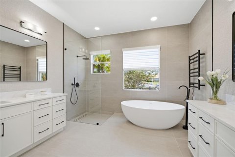 House in Bradenton, Florida 6 bedrooms, 513.75 sq.m. № 2136727 - photo 30