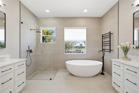 House in Bradenton, Florida 6 bedrooms, 513.75 sq.m. № 2136727 - photo 29