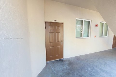 Снять в аренду кондоминиум в Хомстед, Флорида 3 спальни, 108.32м2, № 2027558 - фото 3