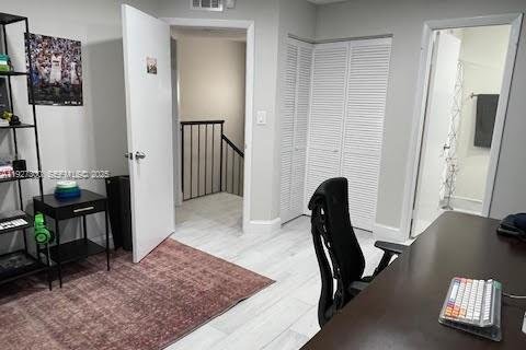 Снять в аренду таунхаус в Майами, Флорида 2 спальни, 92.9м2, № 1986052 - фото 15