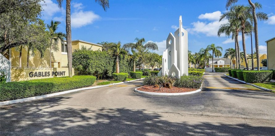 Таунхаус в Майами, Флорида 2 спальни, 92.9м2 № 1986052