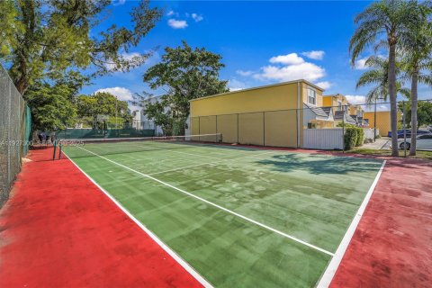 Снять в аренду таунхаус в Майами, Флорида 2 спальни, 92.9м2, № 1986052 - фото 18