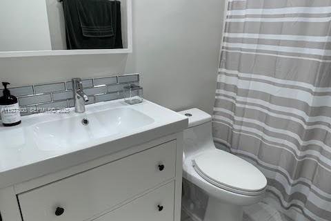 Снять в аренду таунхаус в Майами, Флорида 2 спальни, 92.9м2, № 1986052 - фото 13